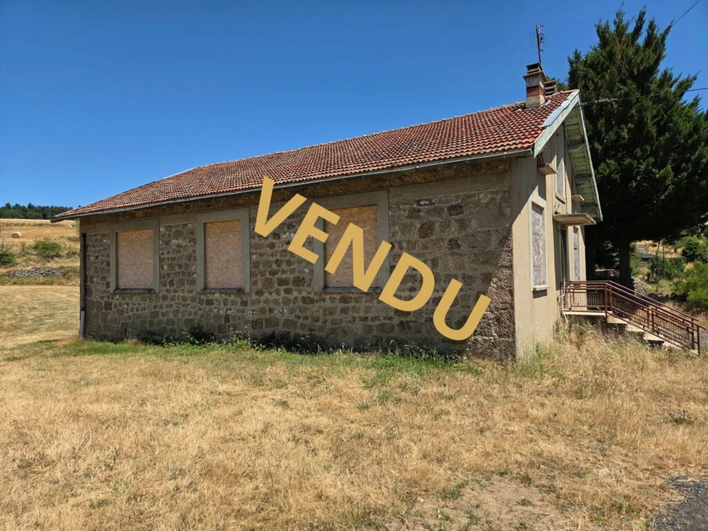 Maison entièrement à rénover