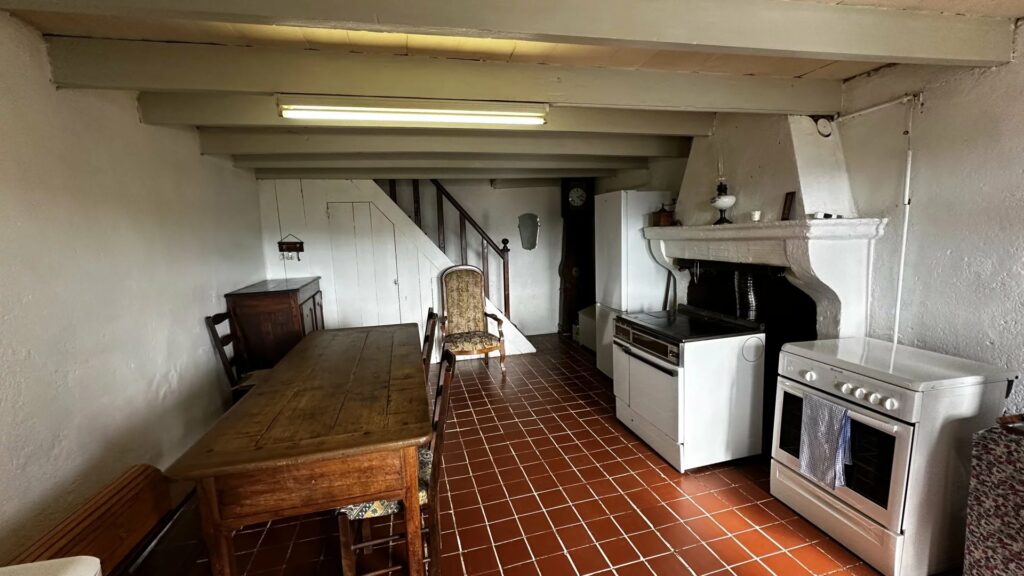 Maison en pierre à rénover avec ruine à réhabiliter