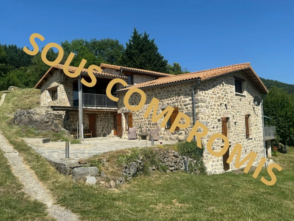 Propriété en pierre rénovée  243 m² habitables  Vue imprenable  Vallée de l&rsquo;Eyrieux