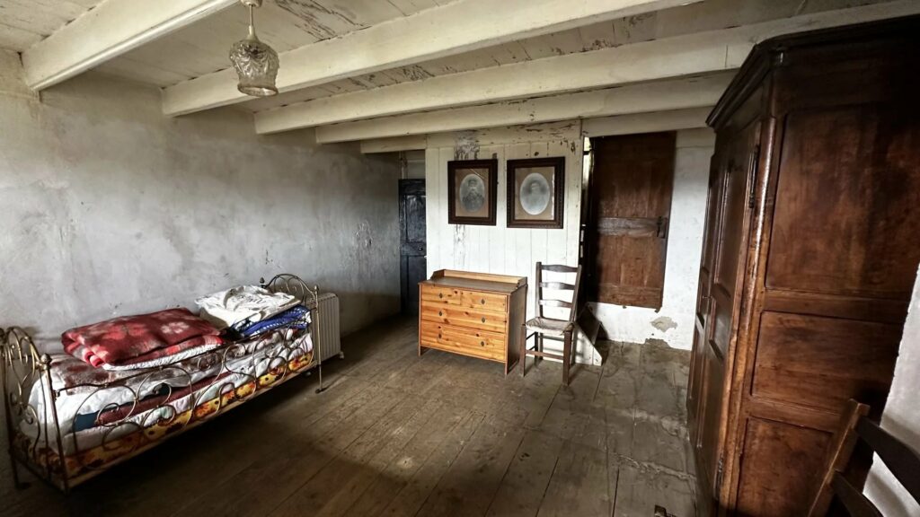 Maison en pierre à rénover avec ruine à réhabiliter