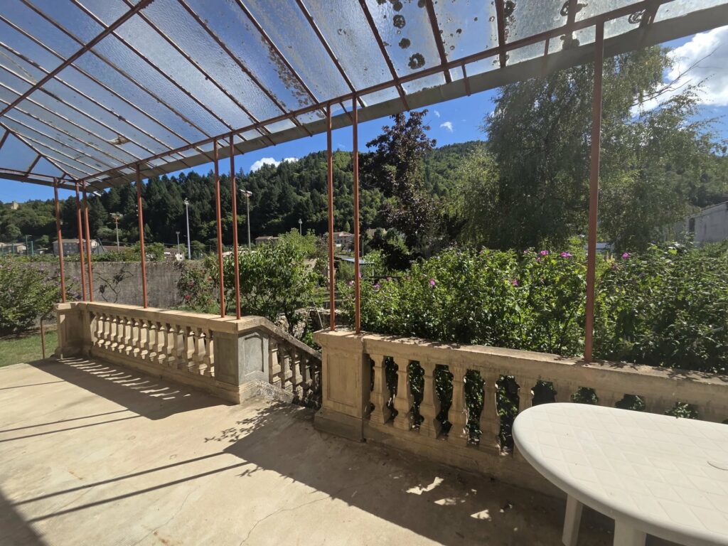 Maison de caractère en pierre  246 m²  – Jardin