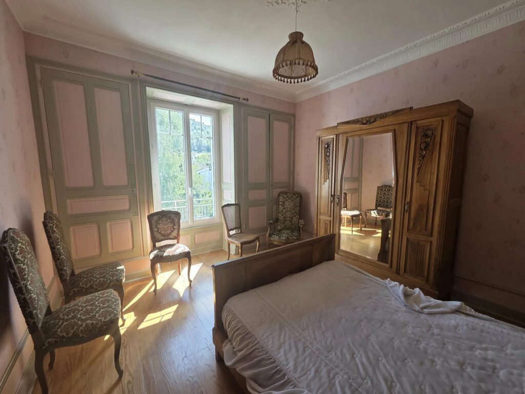 Maison de caractère en pierre  246 m²  – Jardin