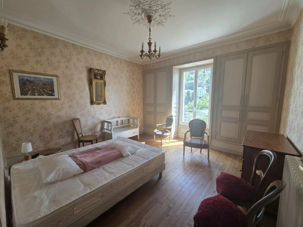 Maison de caractère en pierre  246 m²  – Jardin