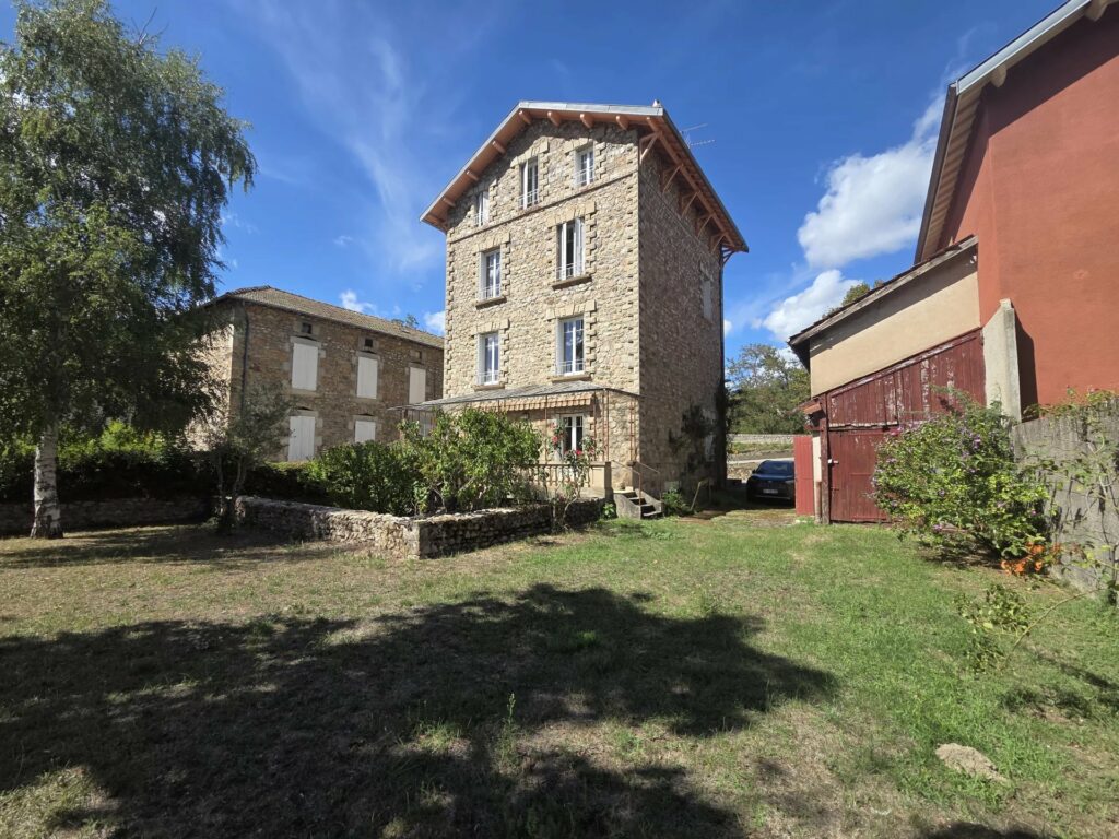 Maison de caractère en pierre  246 m²  – Jardin