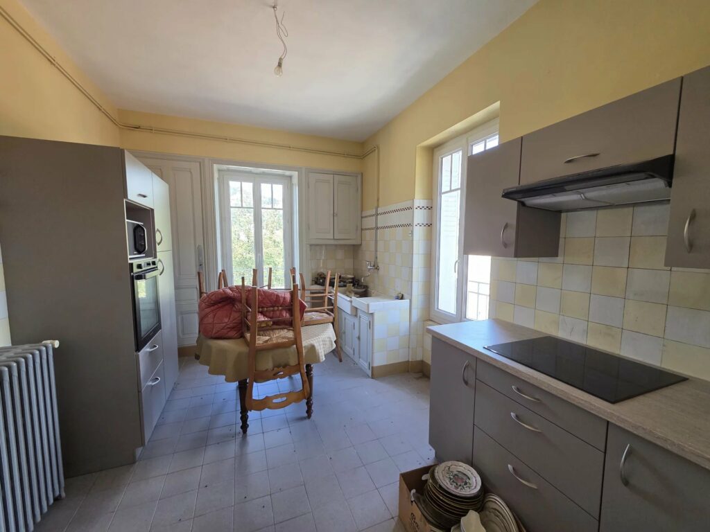Maison de caractère en pierre  246 m²  – Jardin