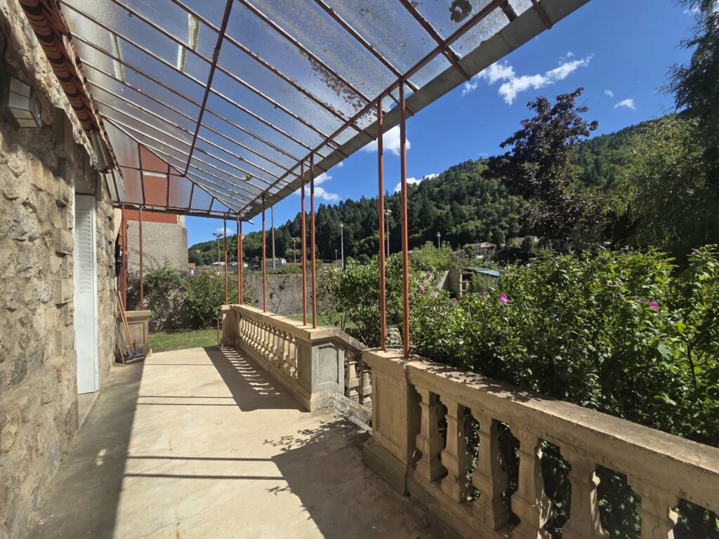 Maison de caractère en pierre  246 m²  – Jardin