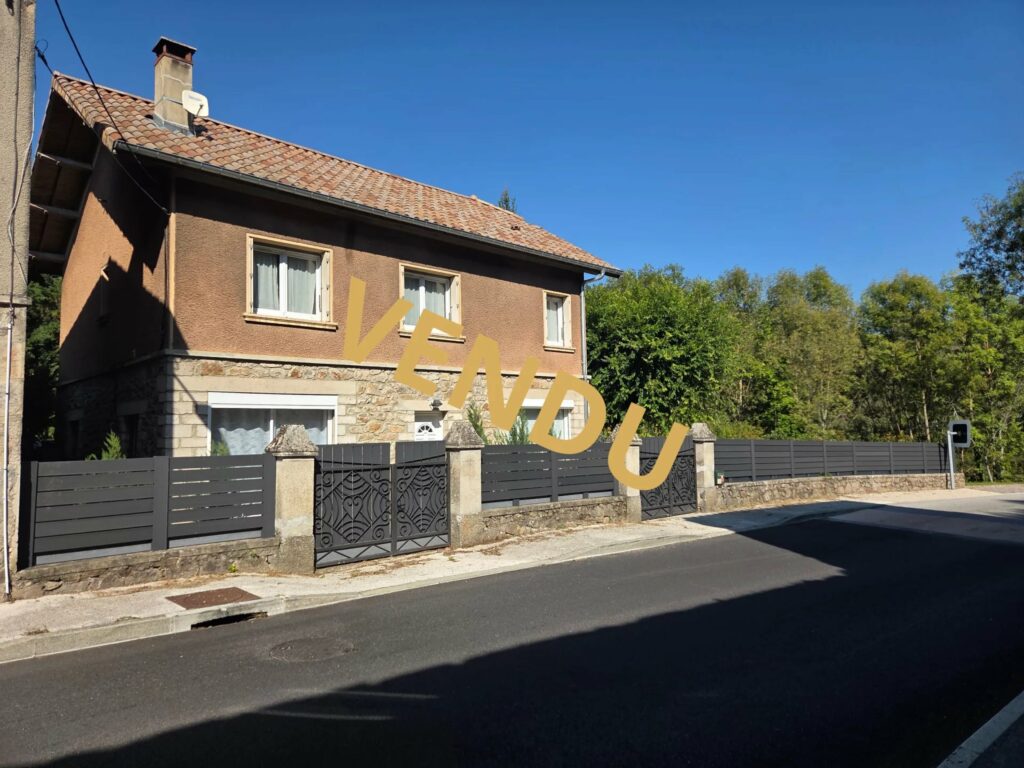 SAINT BASILE – Maison avec grand terrain