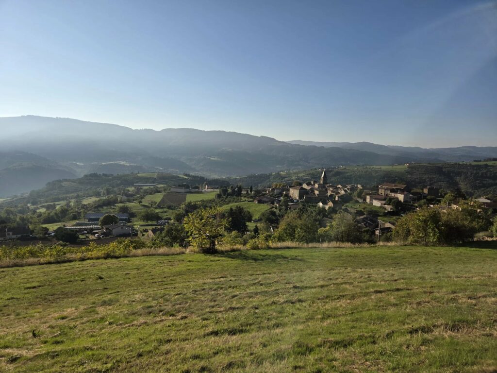 07 – Empurany – Terrain constructible avec terrains d&rsquo;agrément plein sud et vue dégagée