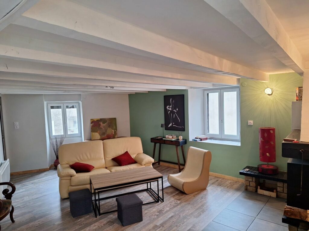 À vendre – Maison de village en pierre T4 rénovée