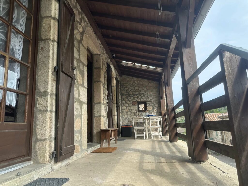 Maison en pierre – BOUCIEU LE ROI