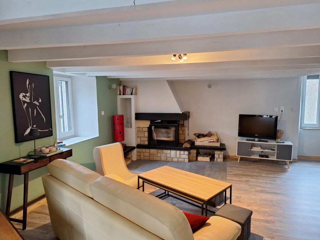 À vendre – Maison de village en pierre T4 rénovée