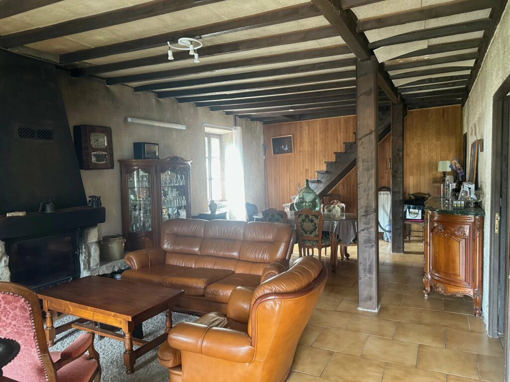 Maison en pierre – BOUCIEU LE ROI