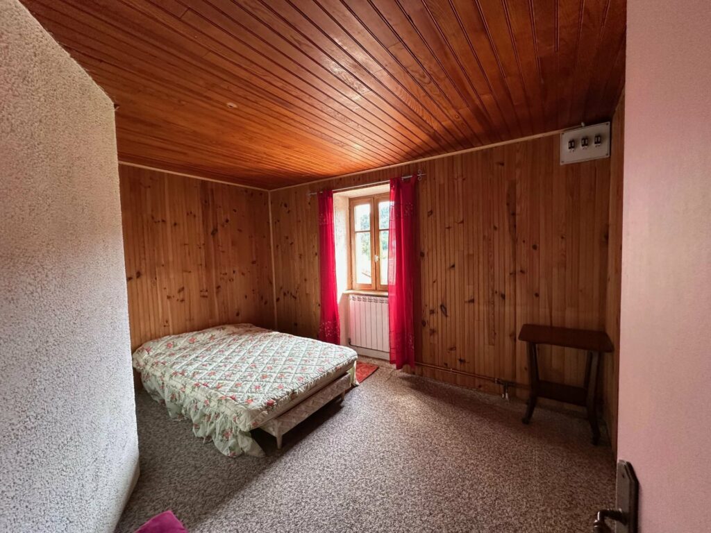 Maison en pierre – BOUCIEU LE ROI