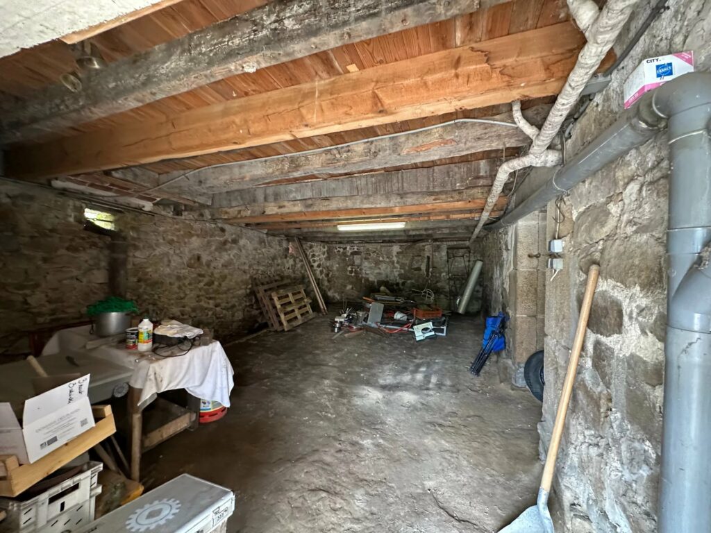 Maison en pierre – BOUCIEU LE ROI