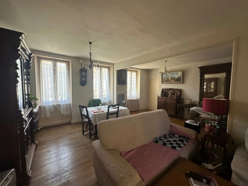 Centre Ville de Lamastre ancien hôtel