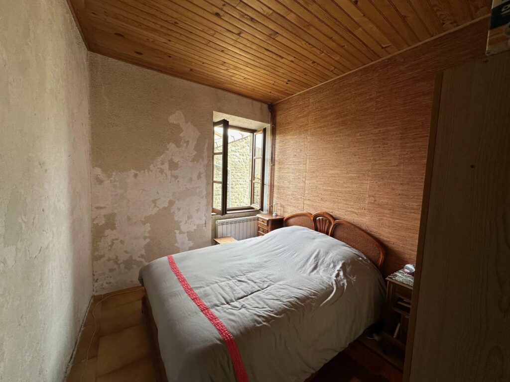 Maison en pierre – BOUCIEU LE ROI