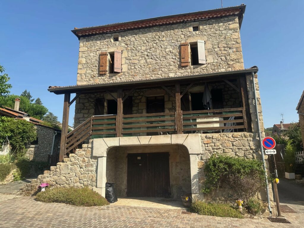 Maison en pierre – BOUCIEU LE ROI