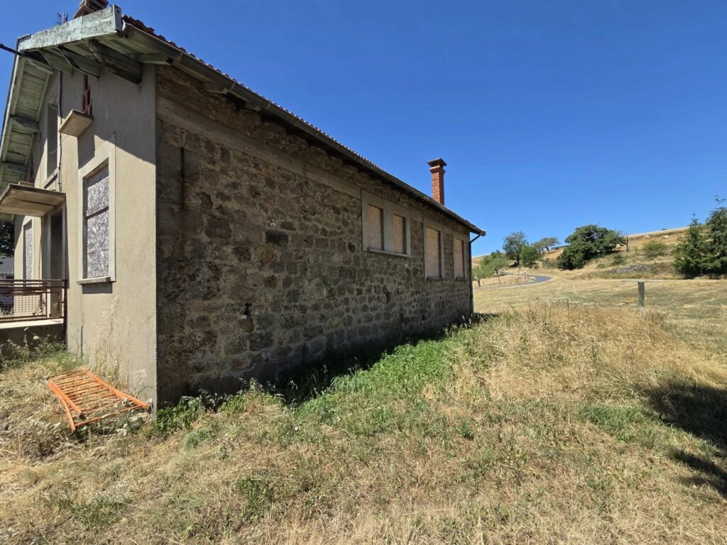 Maison entièrement à rénover