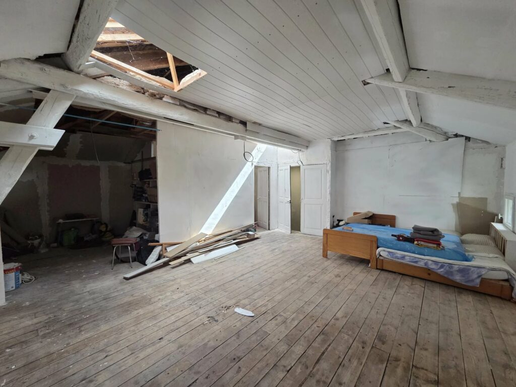 Maison offrant de nombreuses possibilités d&rsquo;aménagement à LAMASTRE