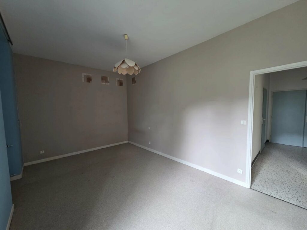 LAMASTRE – Grande maison – Jardin