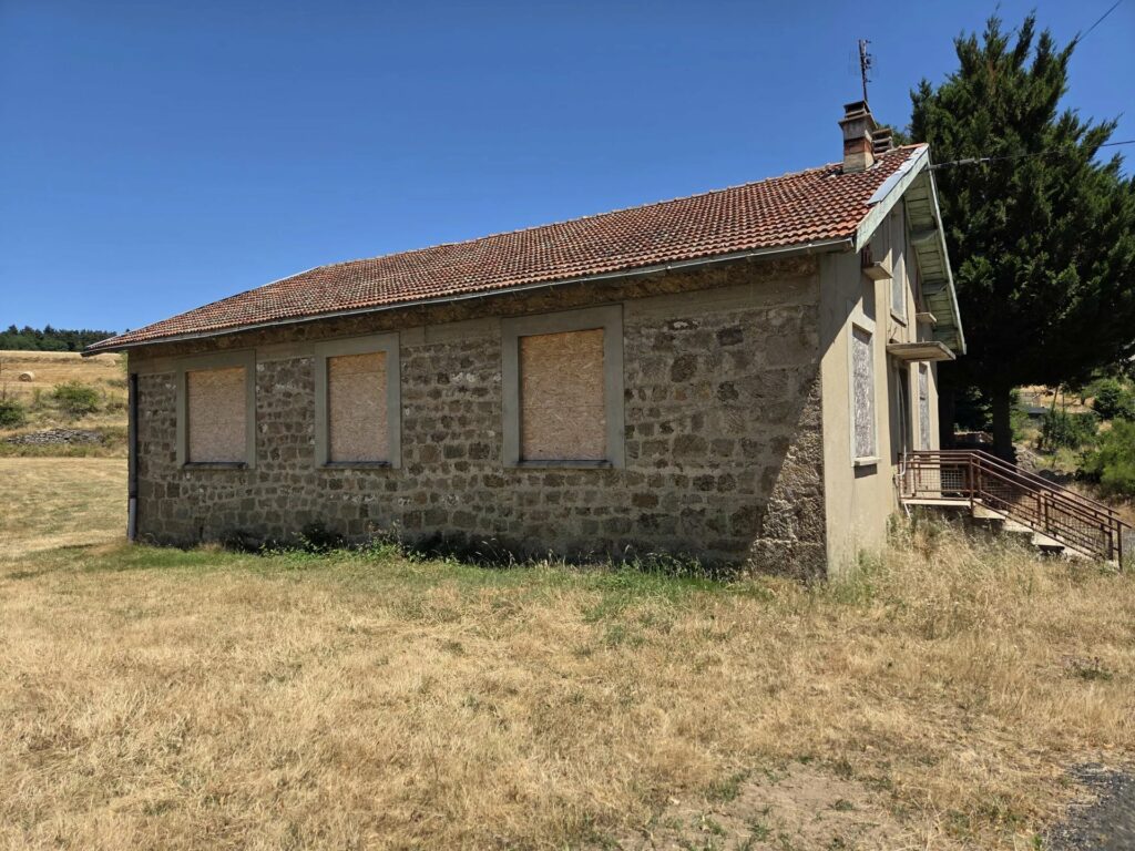 Maison entièrement à rénover