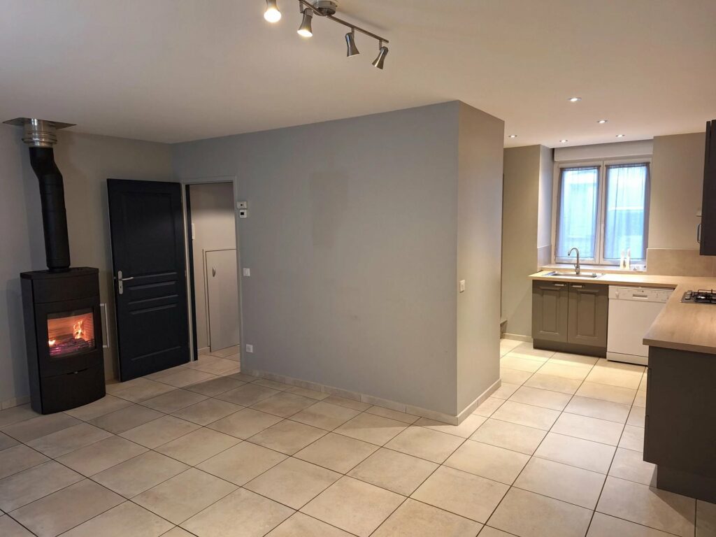 07 – Ardèche Verte – Lamastre – Maison de rue tout confort entièrement rénovée avec terrasse