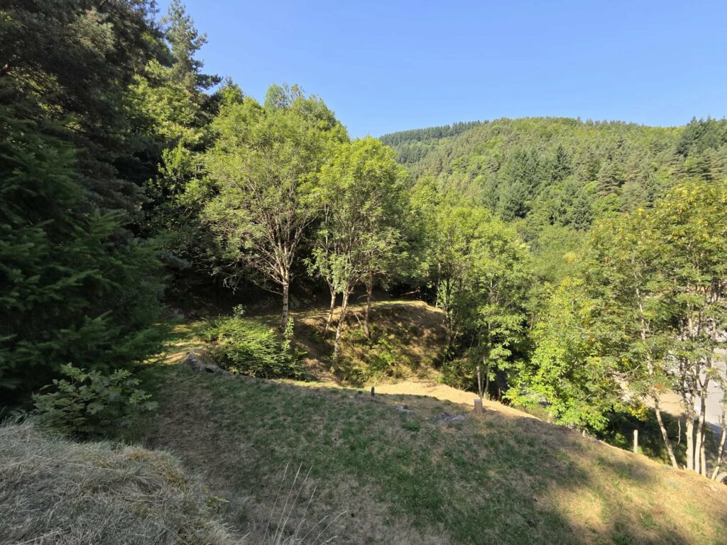 Maison de campagne en pierre  Vue dégagée et cadre paisible