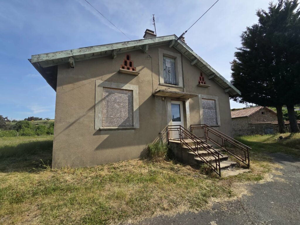 Maison entièrement à rénover