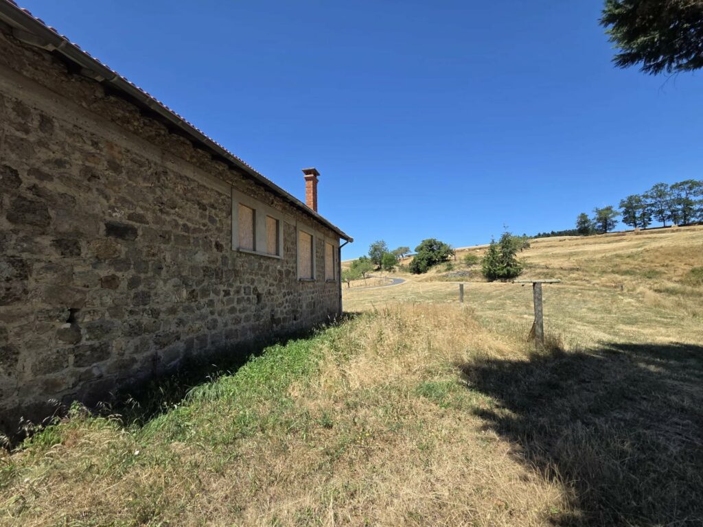 Maison entièrement à rénover