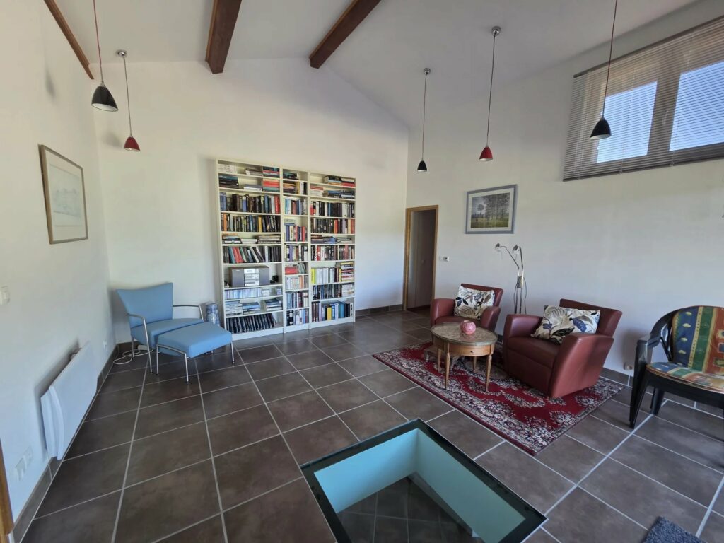 Propriété en pierre rénovée  243 m² habitables  Vue imprenable  Vallée de l&rsquo;Eyrieux