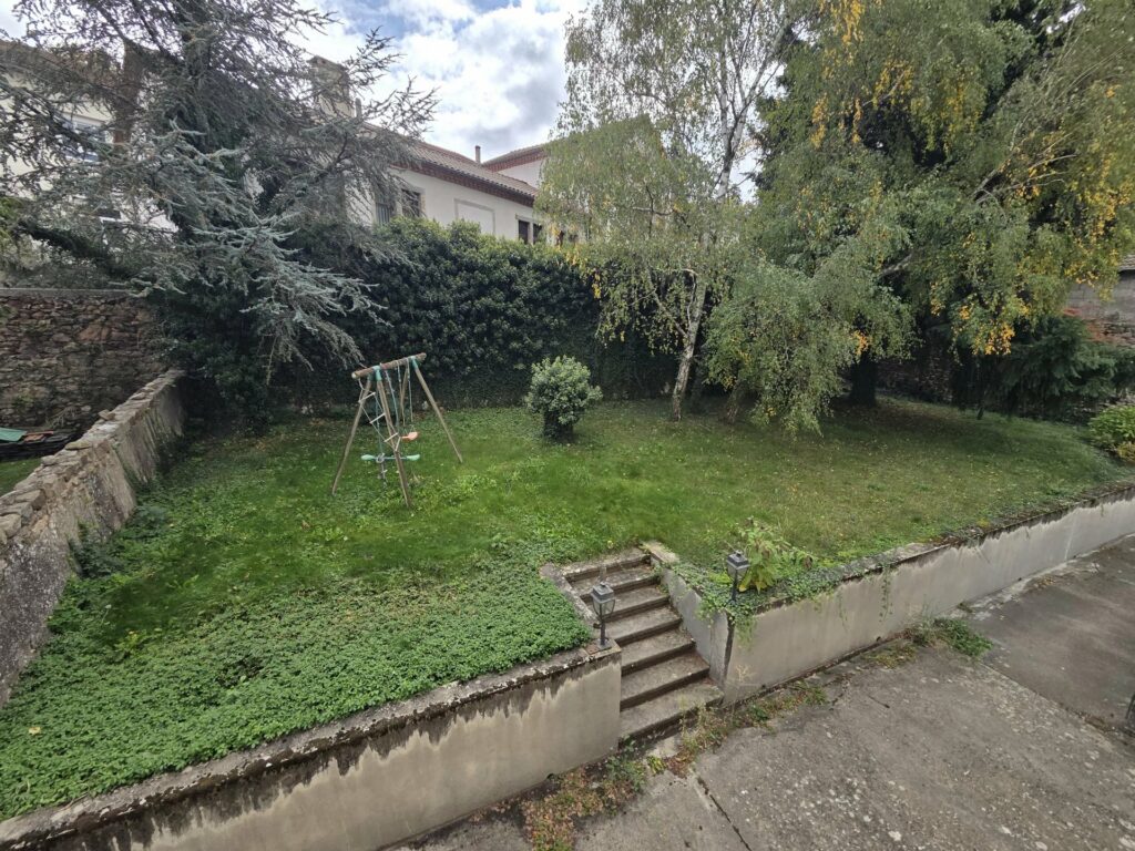 LAMASTRE – Grande maison – Jardin