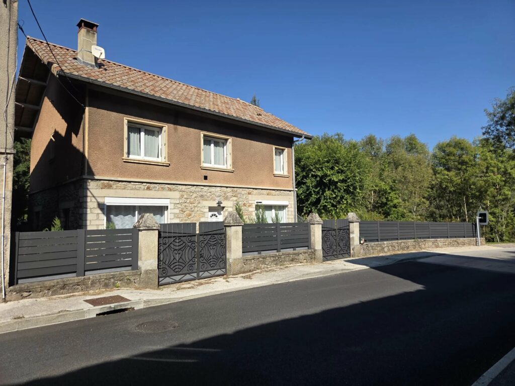 SAINT BASILE – Maison avec grand terrain