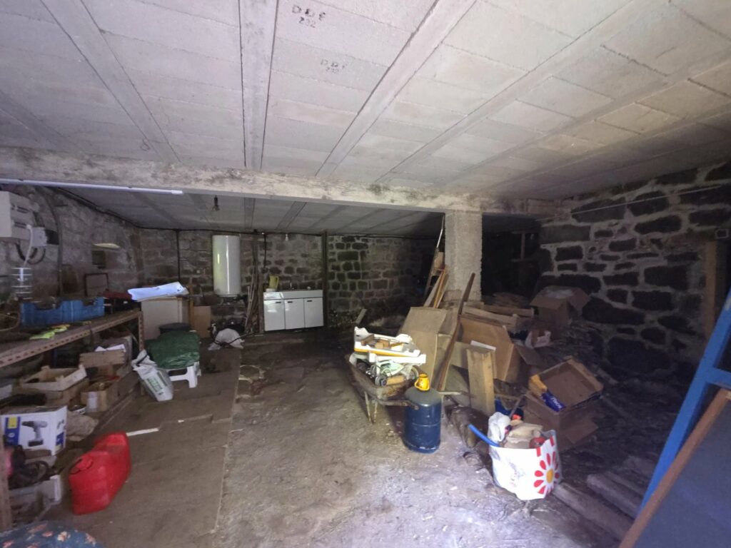 Maison de campagne en pierre  Vue dégagée et cadre paisible