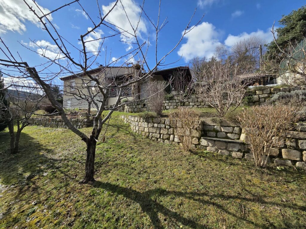 Maison de Plain-Pied avec Jardin à Désaignes