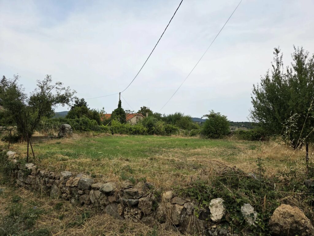 Maison en pierre à rénover avec ruine à réhabiliter