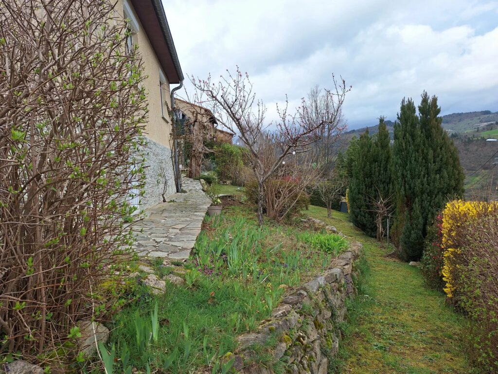 Maison de Plain-Pied avec Jardin à Désaignes