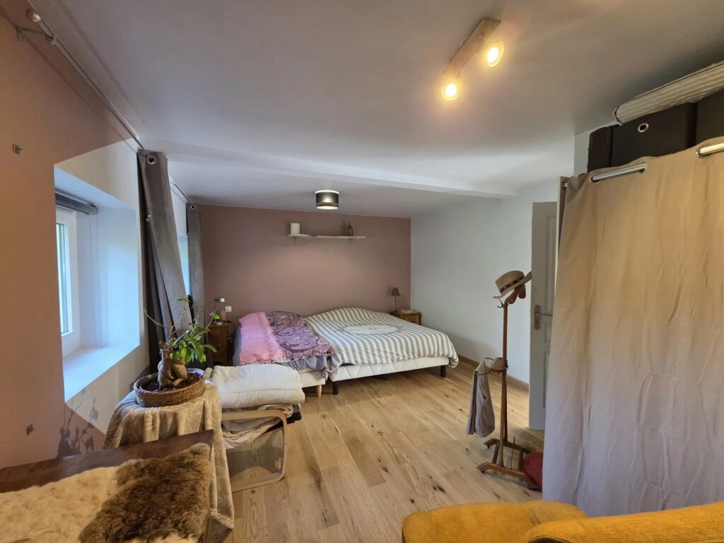 SAINT BASILE – Maison avec grand terrain