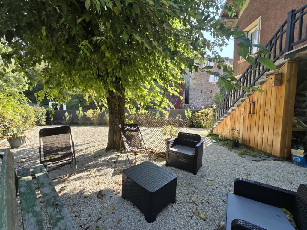 SAINT BASILE – Maison avec grand terrain