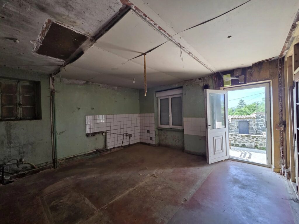 Maison entièrement à rénover