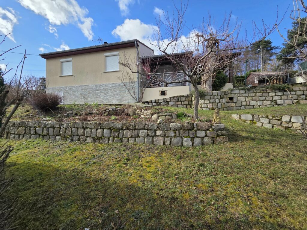 Maison de Plain-Pied avec Jardin à Désaignes