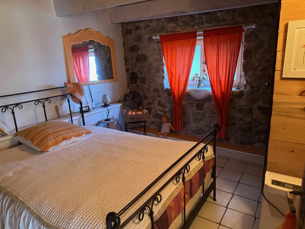 Grande Maison en pierre à SAINT PIERRE SUR DOUX