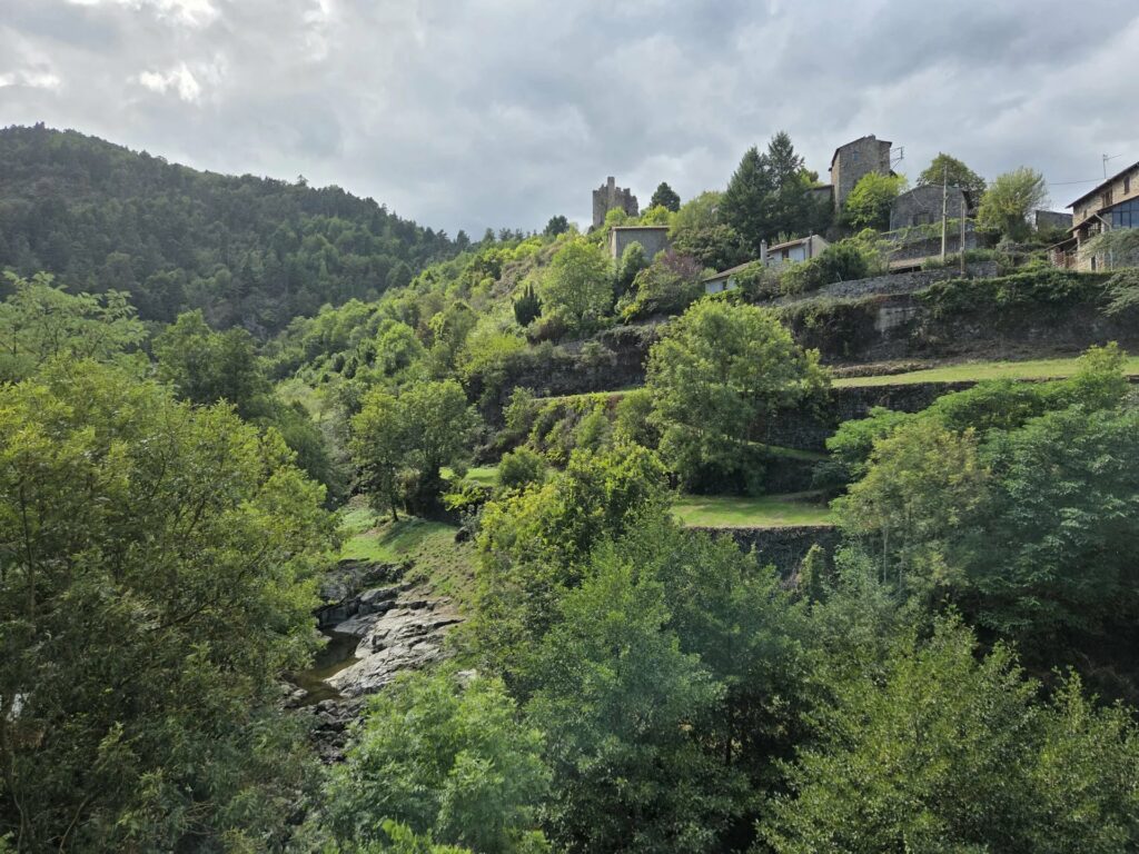 Maison offrant de nombreuses possibilités d&rsquo;aménagement à LAMASTRE
