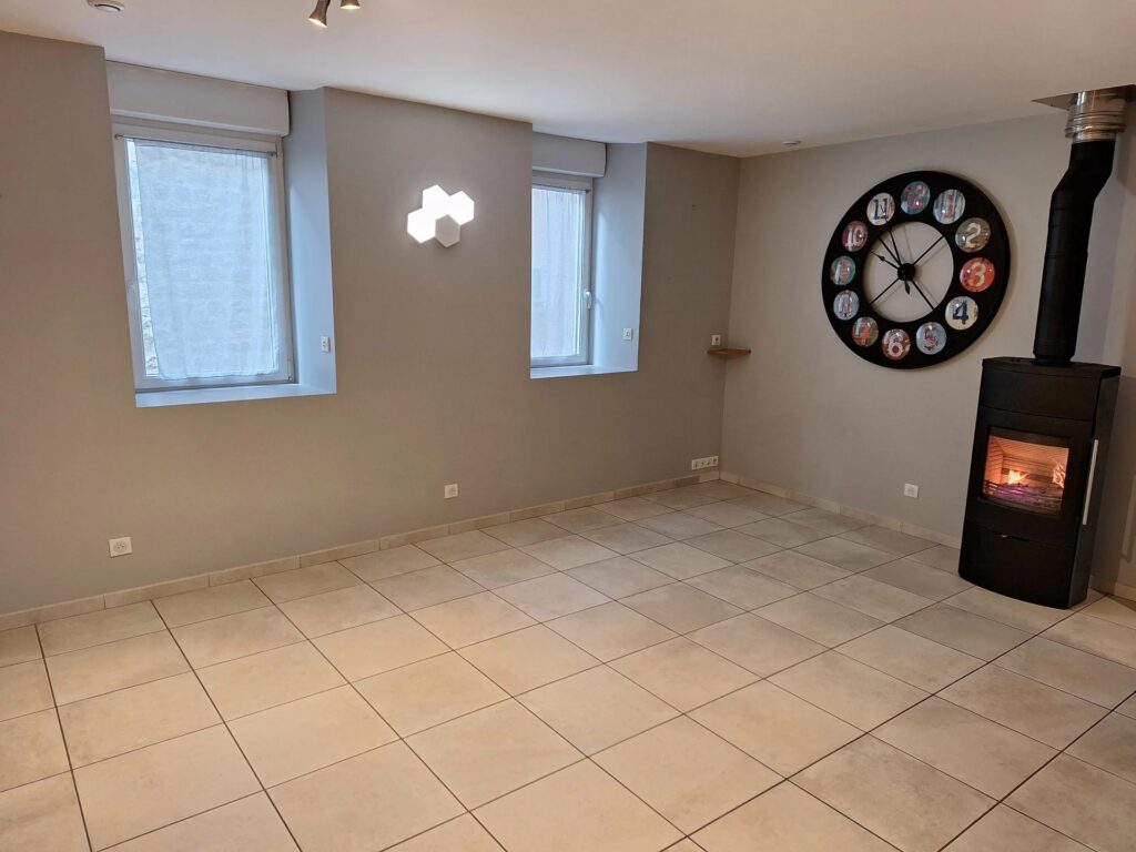 07 – Ardèche Verte – Lamastre – Maison de rue tout confort entièrement rénovée avec terrasse