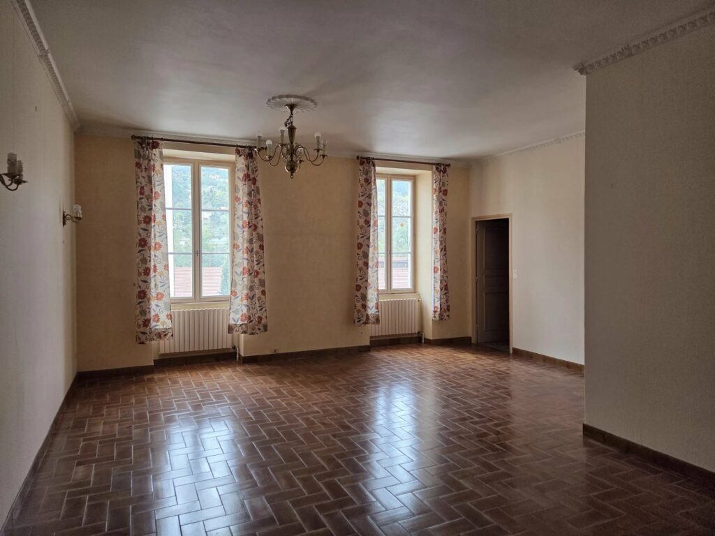 LAMASTRE – Grande maison – Jardin