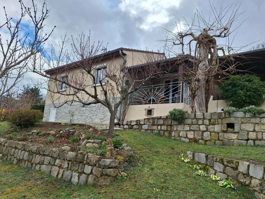 Maison de Plain-Pied avec Jardin à Désaignes