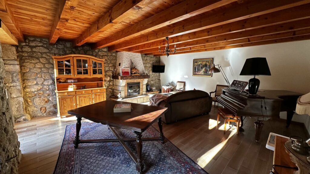 Propriété entièrement rénovée à DESAIGNES