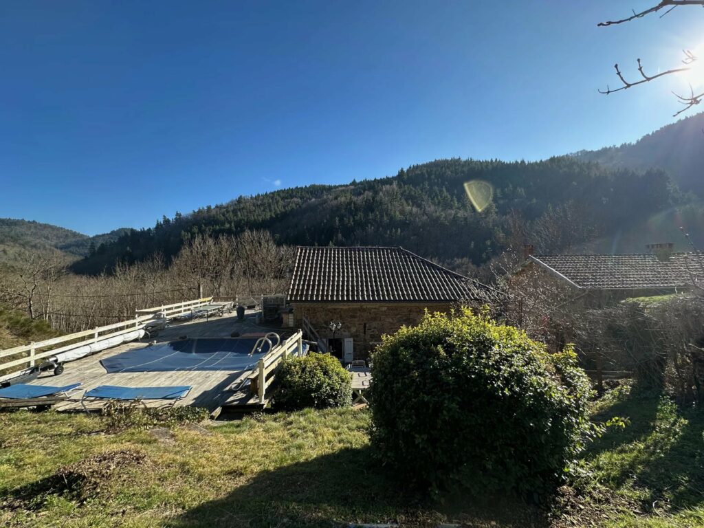 Grande Maison en pierre à SAINT PIERRE SUR DOUX