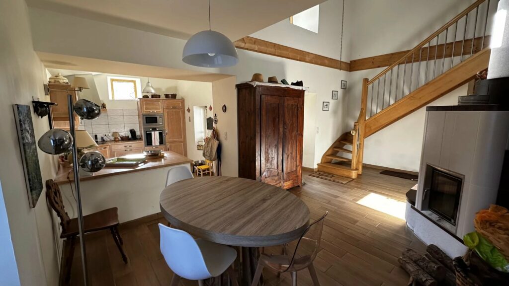 Propriété entièrement rénovée à DESAIGNES