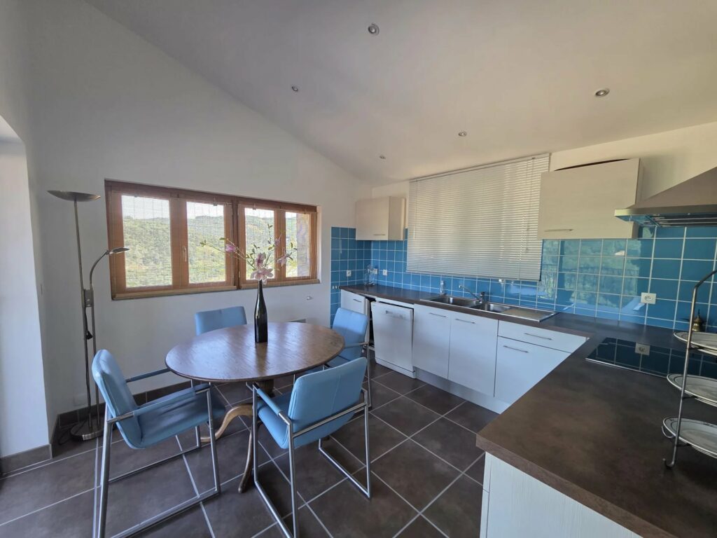 Propriété en pierre rénovée  243 m² habitables  Vue imprenable  Vallée de l&rsquo;Eyrieux