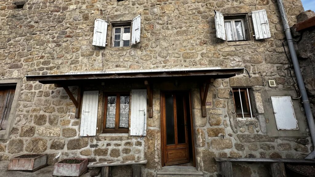 Maison et dépendances à GILHOC SUR ORMEZE